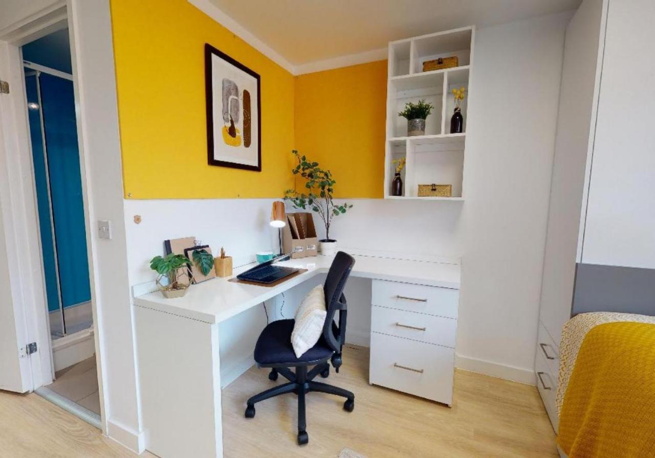 For Students Only Private Bedrooms With Shared Kitchen And Studios At Iq Haywood House In Londra Esterno foto