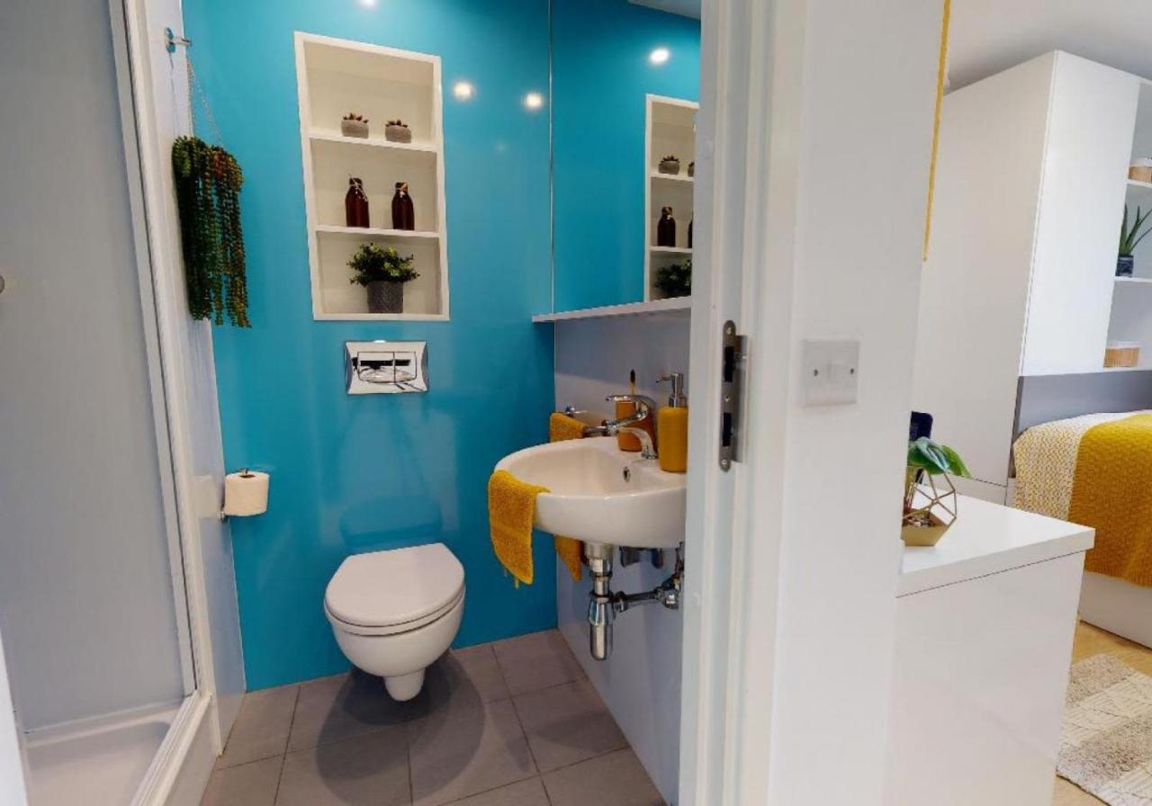 For Students Only Private Bedrooms With Shared Kitchen And Studios At Iq Haywood House In Londra Esterno foto