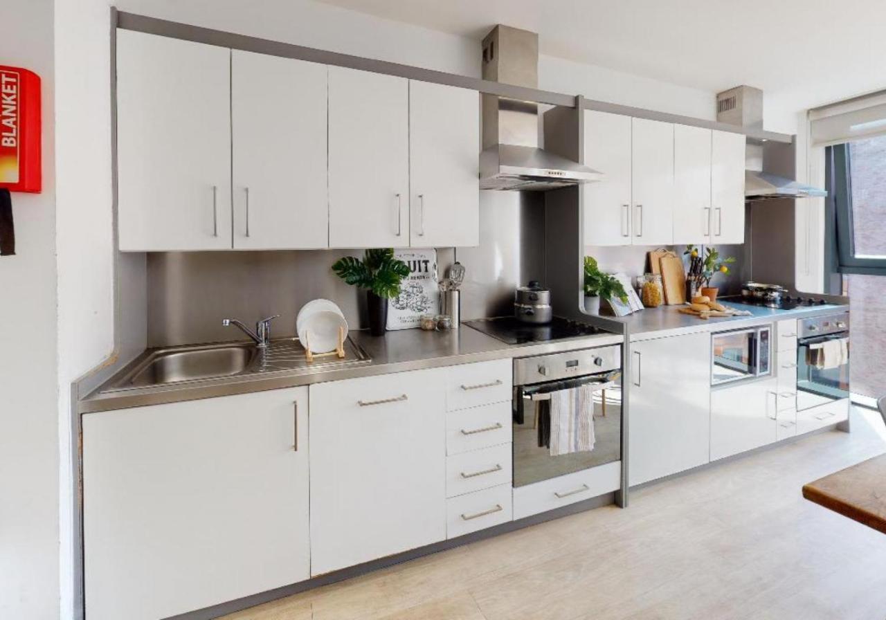For Students Only Private Bedrooms With Shared Kitchen And Studios At Iq Haywood House In Londra Esterno foto