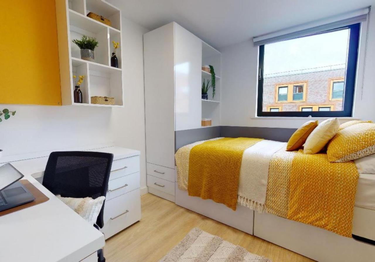 For Students Only Private Bedrooms With Shared Kitchen And Studios At Iq Haywood House In Londra Esterno foto