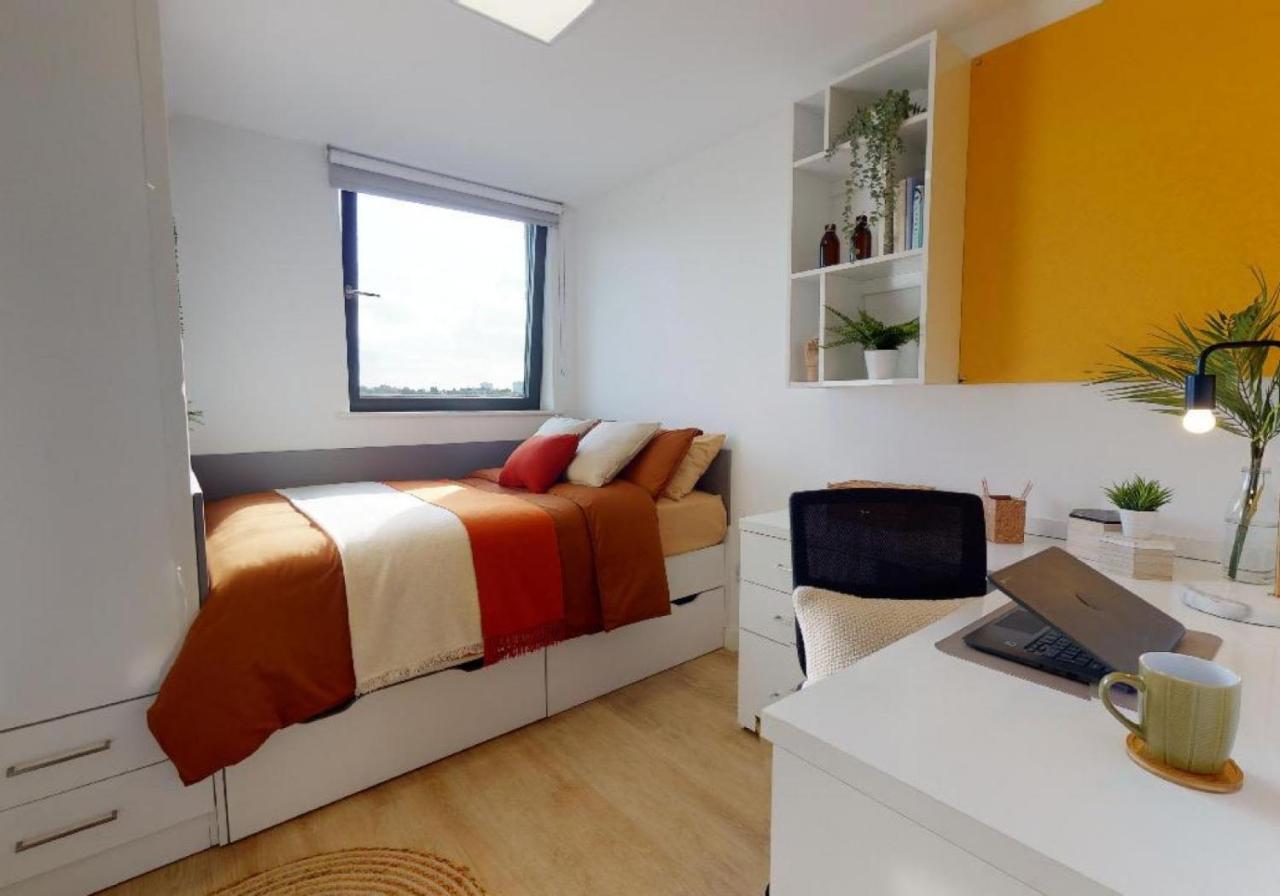 For Students Only Private Bedrooms With Shared Kitchen And Studios At Iq Haywood House In Londra Esterno foto