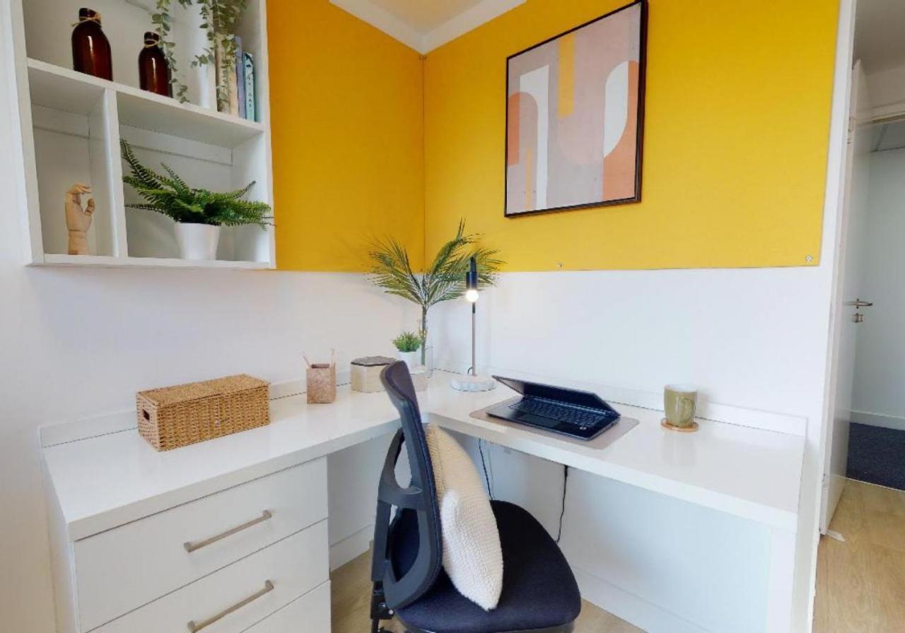 For Students Only Private Bedrooms With Shared Kitchen And Studios At Iq Haywood House In Londra Esterno foto
