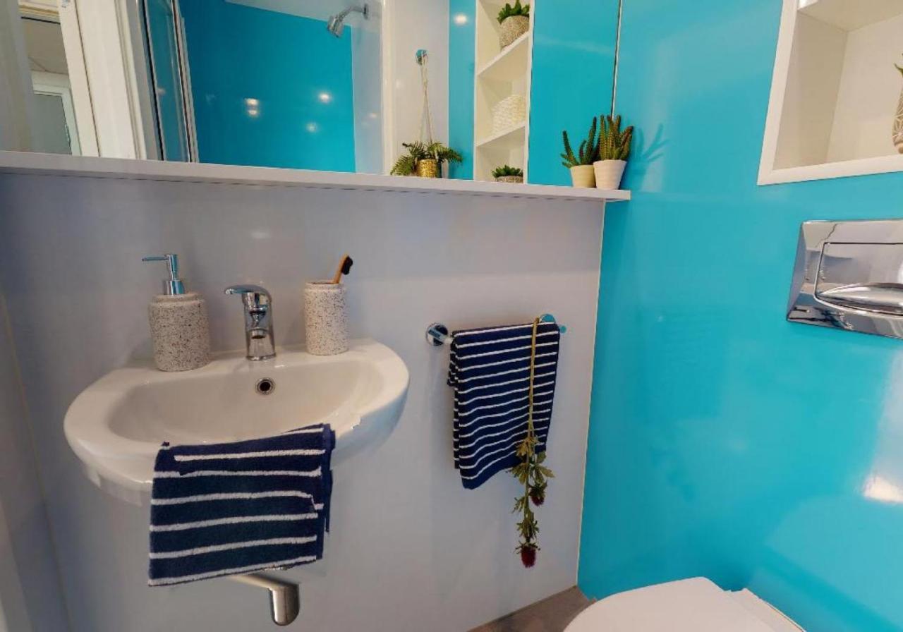 For Students Only Private Bedrooms With Shared Kitchen And Studios At Iq Haywood House In Londra Esterno foto