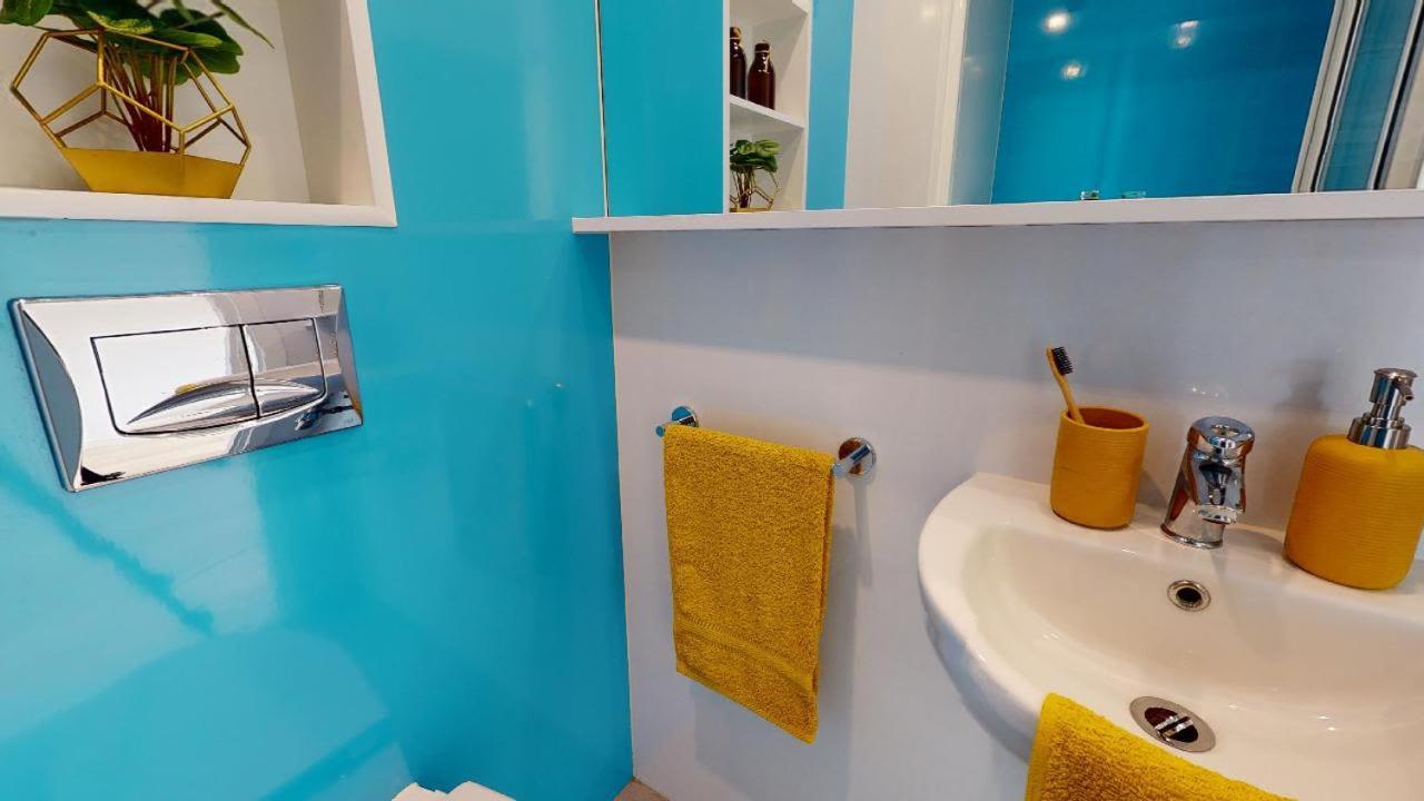For Students Only Private Bedrooms With Shared Kitchen And Studios At Iq Haywood House In Londra Esterno foto