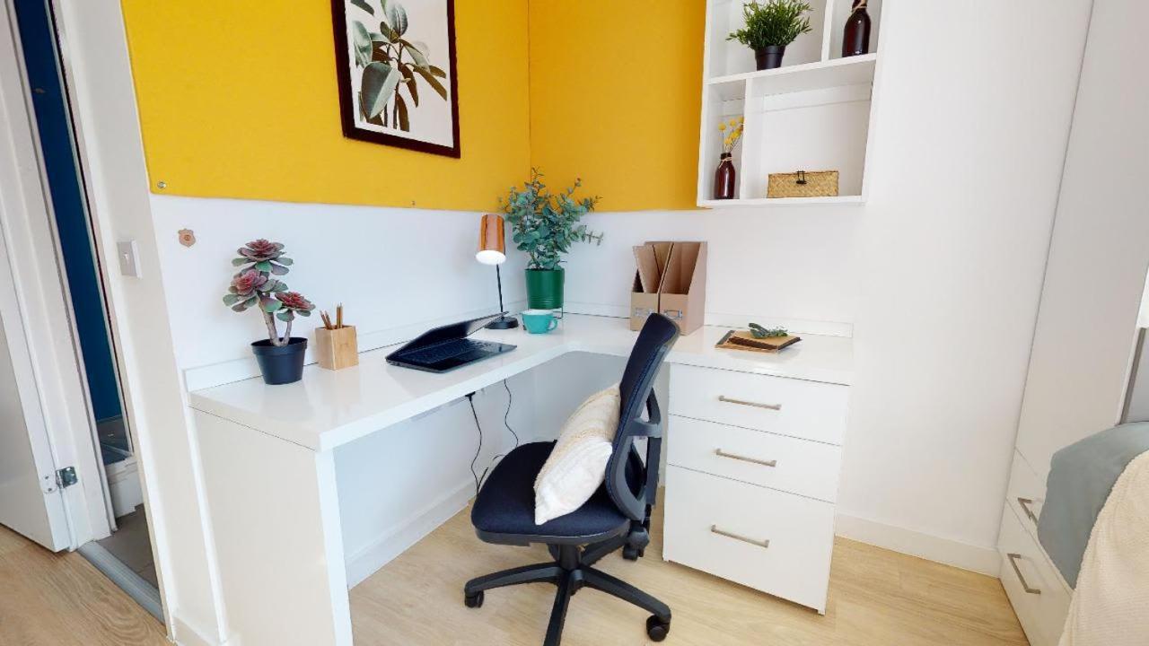 For Students Only Private Bedrooms With Shared Kitchen And Studios At Iq Haywood House In Londra Esterno foto