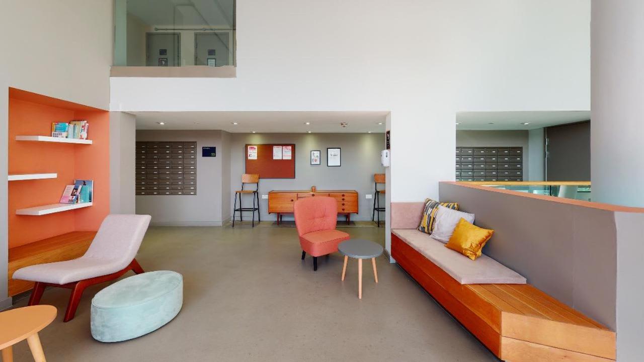For Students Only Private Bedrooms With Shared Kitchen And Studios At Iq Haywood House In Londra Esterno foto