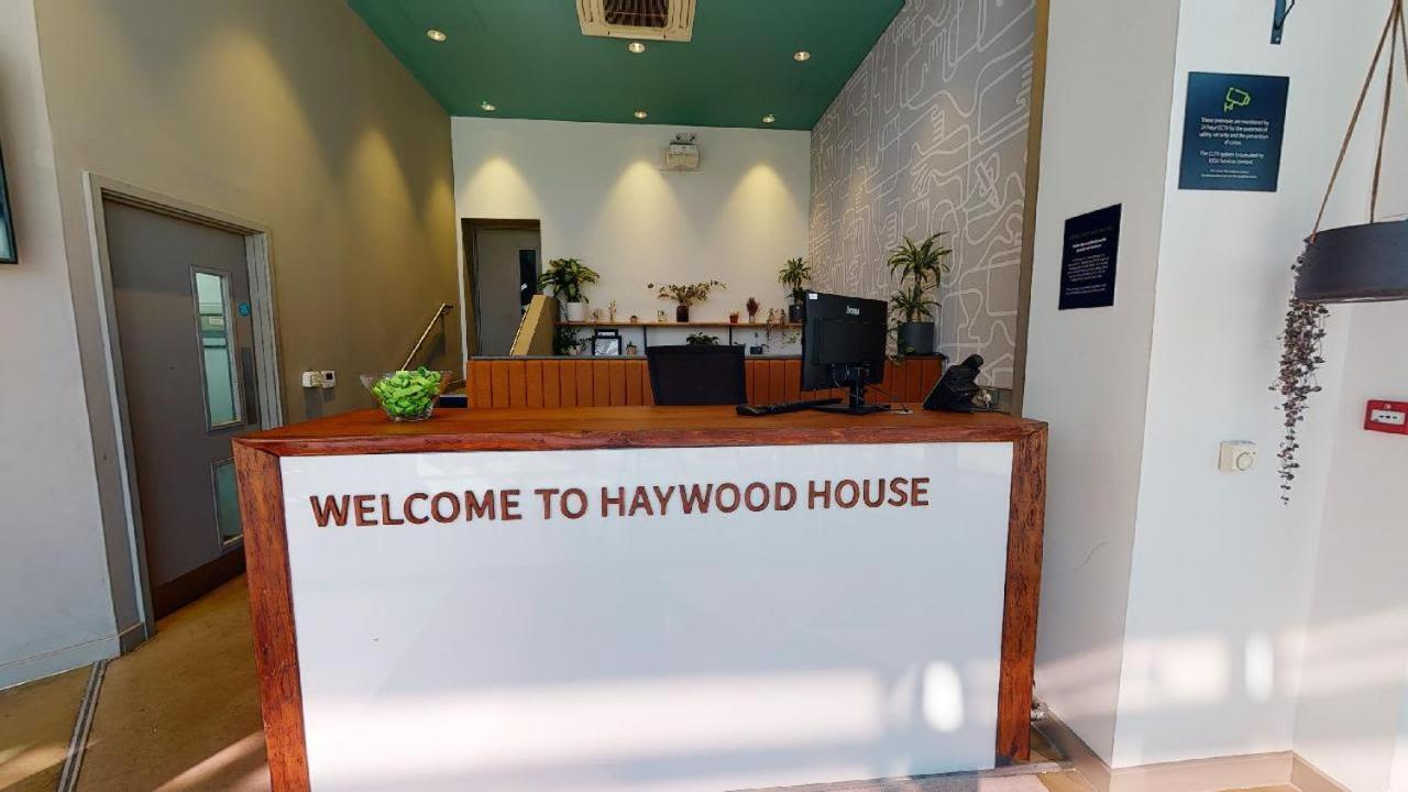 For Students Only Private Bedrooms With Shared Kitchen And Studios At Iq Haywood House In Londra Esterno foto